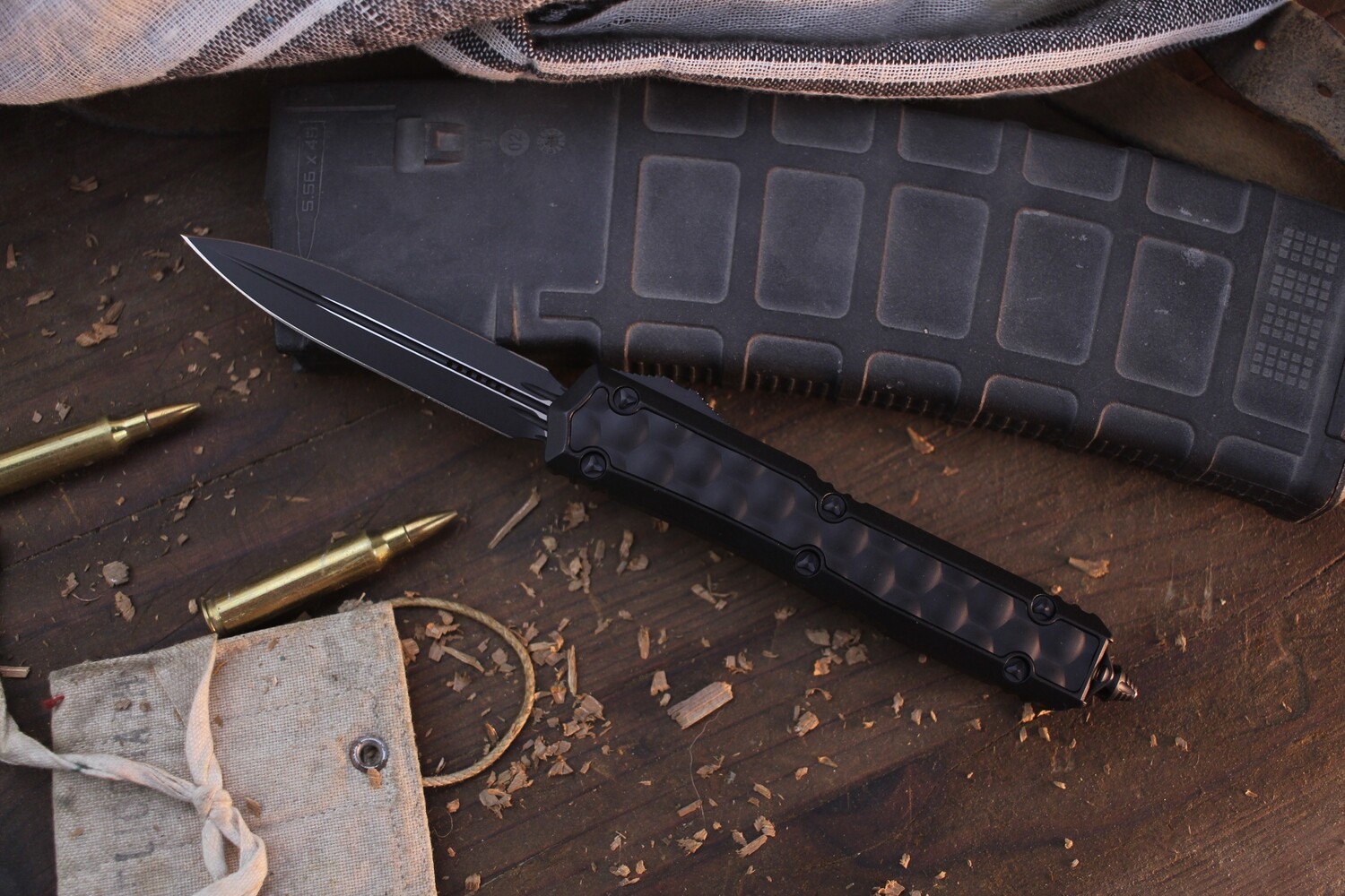 Microtech Signature Series Makora 3.3&quot; OTF Auto / Black Aluminum &amp; Black Bubble Inlays / Black