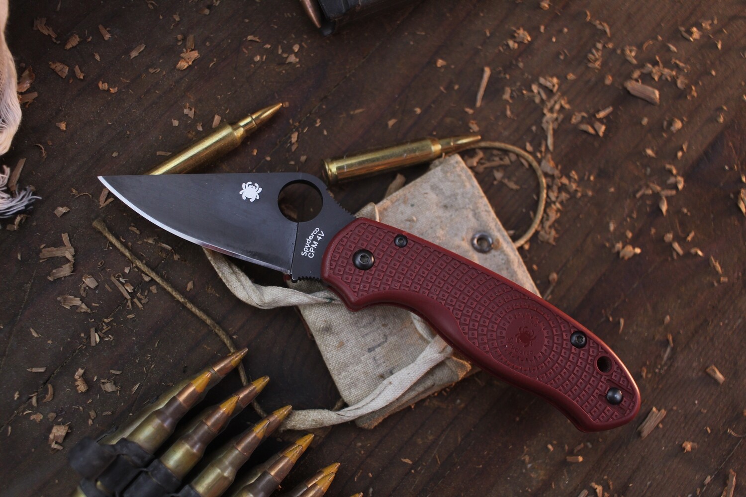 Spyderco St. Nick Para 3 Light Weight 3&quot; Compression Lock Folder / Red FRN / Black CPM-4V ( Pre Owned )
