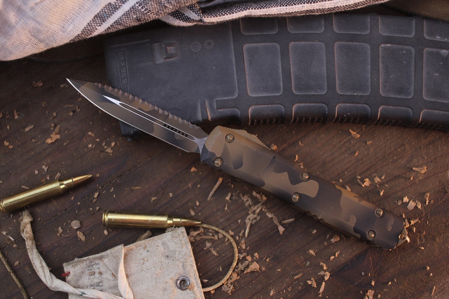 Microtech Signature Series Ultratech D/E 3.4” OTF Auto / Coyote Camo Aluminum / Serrated Coyote Camo ( Pre Owned )