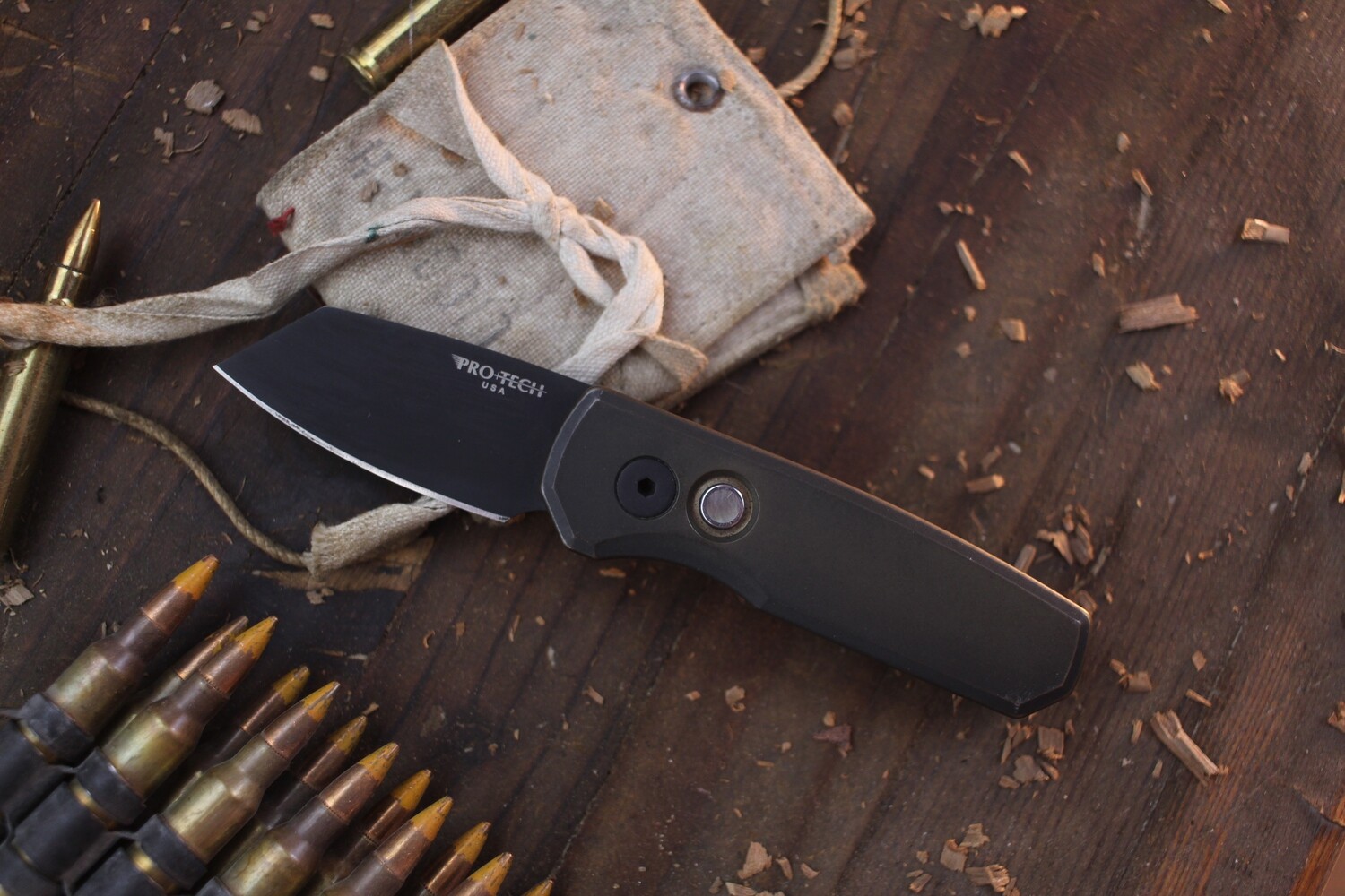 Pro-Tech Limited Edition Runt 5 1.94&quot; AUTO Folder / Bronse Aluminum &amp; Morther Of Pearl Button / Black DLC 20CV ( Pre Owned )