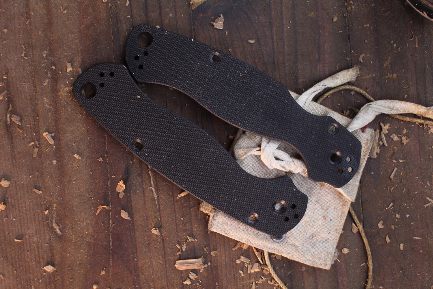 Spyderco Paramilitary 2 OEM Black G-10 Scales