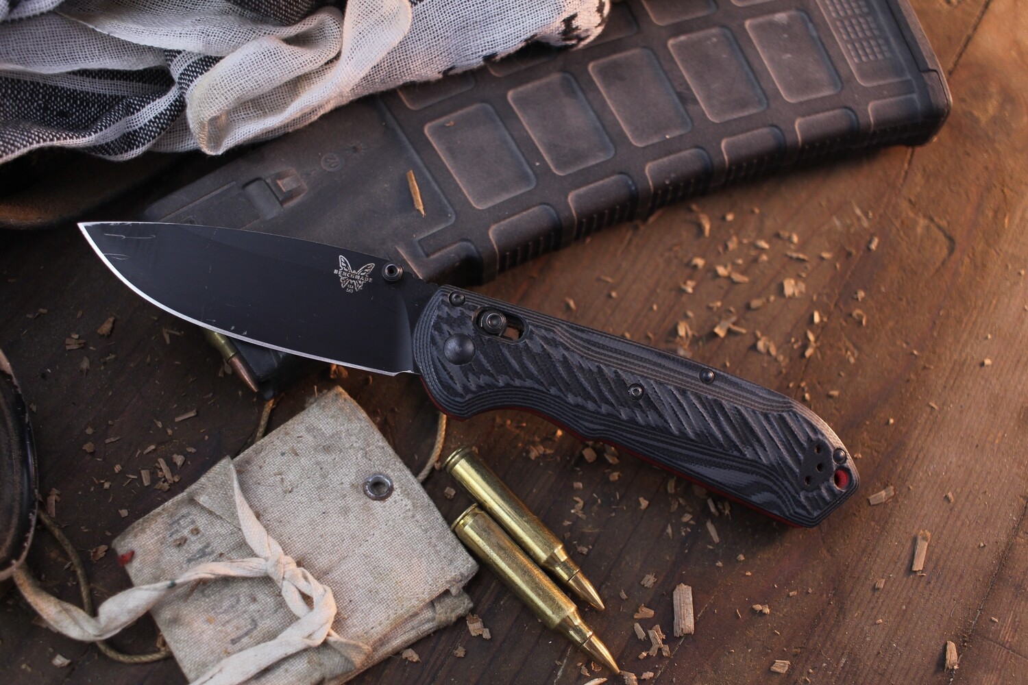 Benchmade Freek 3.6&quot; AXIS Lock Knife / Black / Black-Red G10 ( Pre Owned )