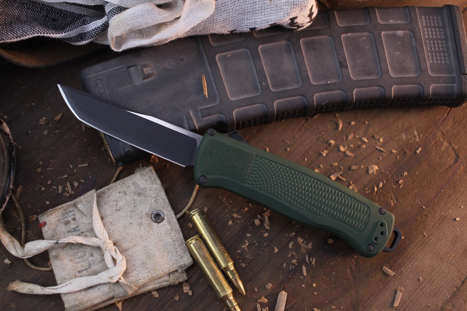 Benchmade Shootout 3.5&quot; OTF Aut / Jesse James Eastern Front Green Givory / Black Two-Tone CPM CRU-WEAR ( Pre Owned )