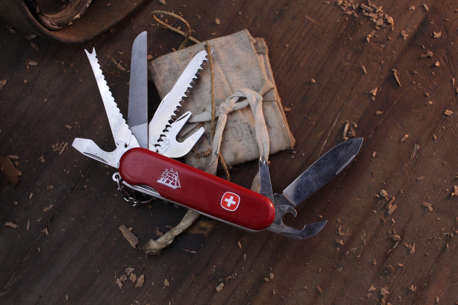 Swiss Army Wenger Seafarer 14 Tool Multi-Tool / Ship Embossed Swiss Army Red / Stainless Steel ( Pre Owned )