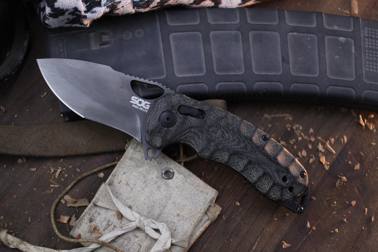 SOG Kiku XR LTE Blackout 3&quot; XR-Lock Flipper / Black Micarta &amp; Carbon Fiber Liners / Grey CTS-XHP ( Pre Owned )