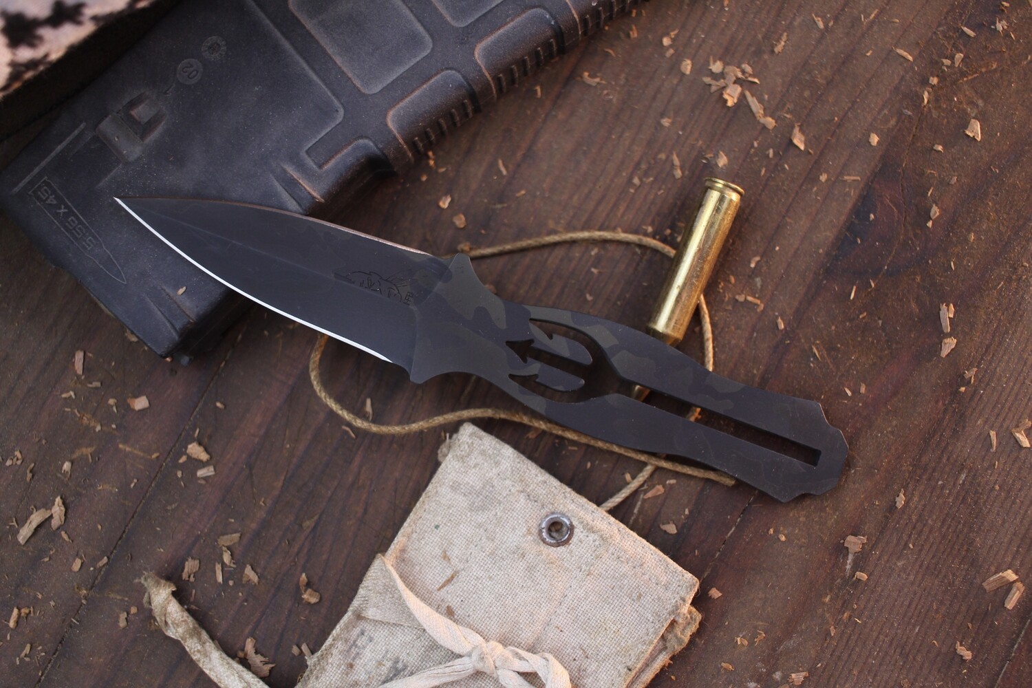 Half Face Trident 2.5&quot; Fixed Dagger / Skeletonized / Black Multi Cam Cerakote Magnacut
