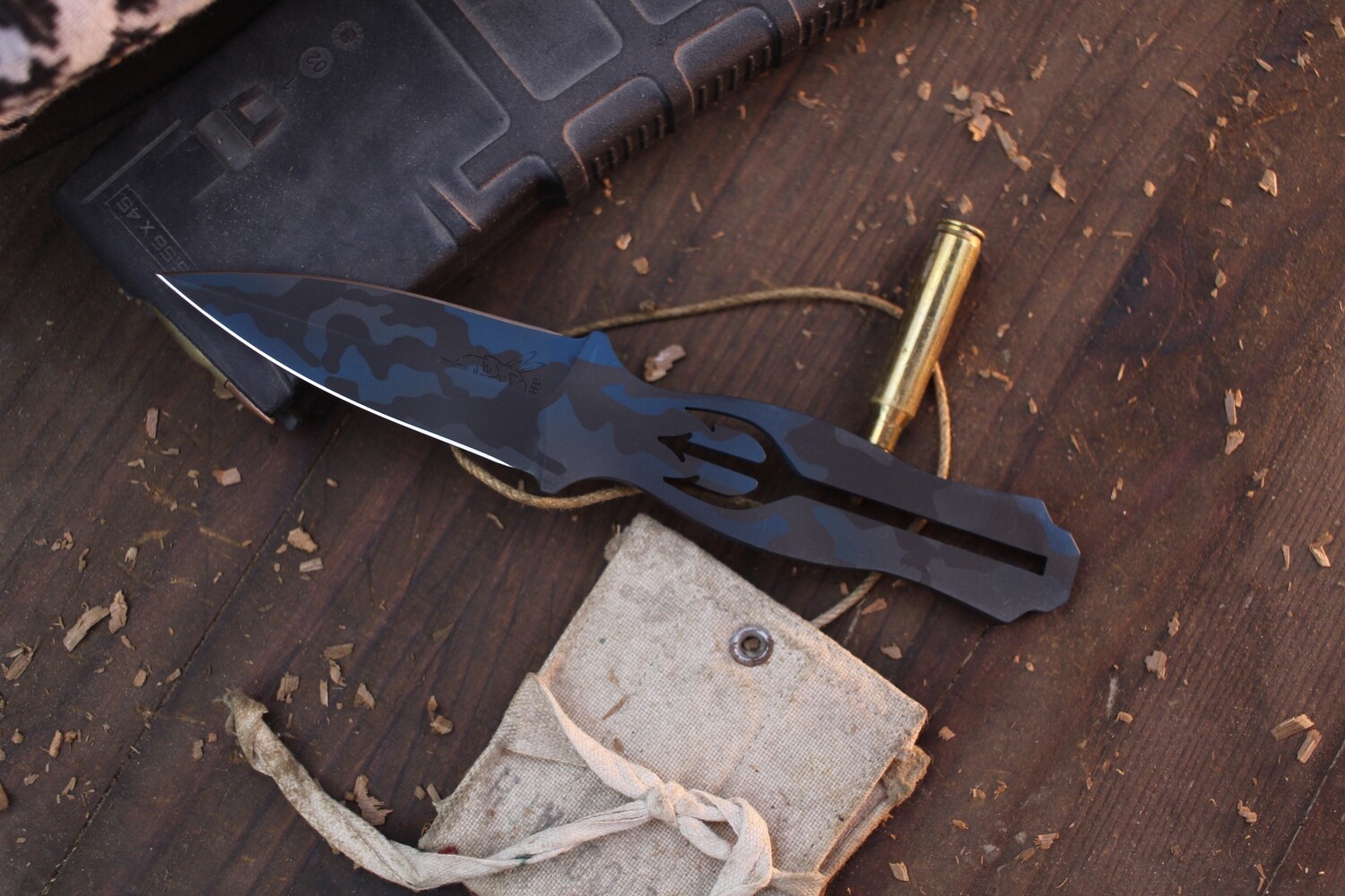 Half Face Trident 2.5&quot; Fixed Dagger / Skeletonized / Ocean Multi Cam Cerakote Magnacut