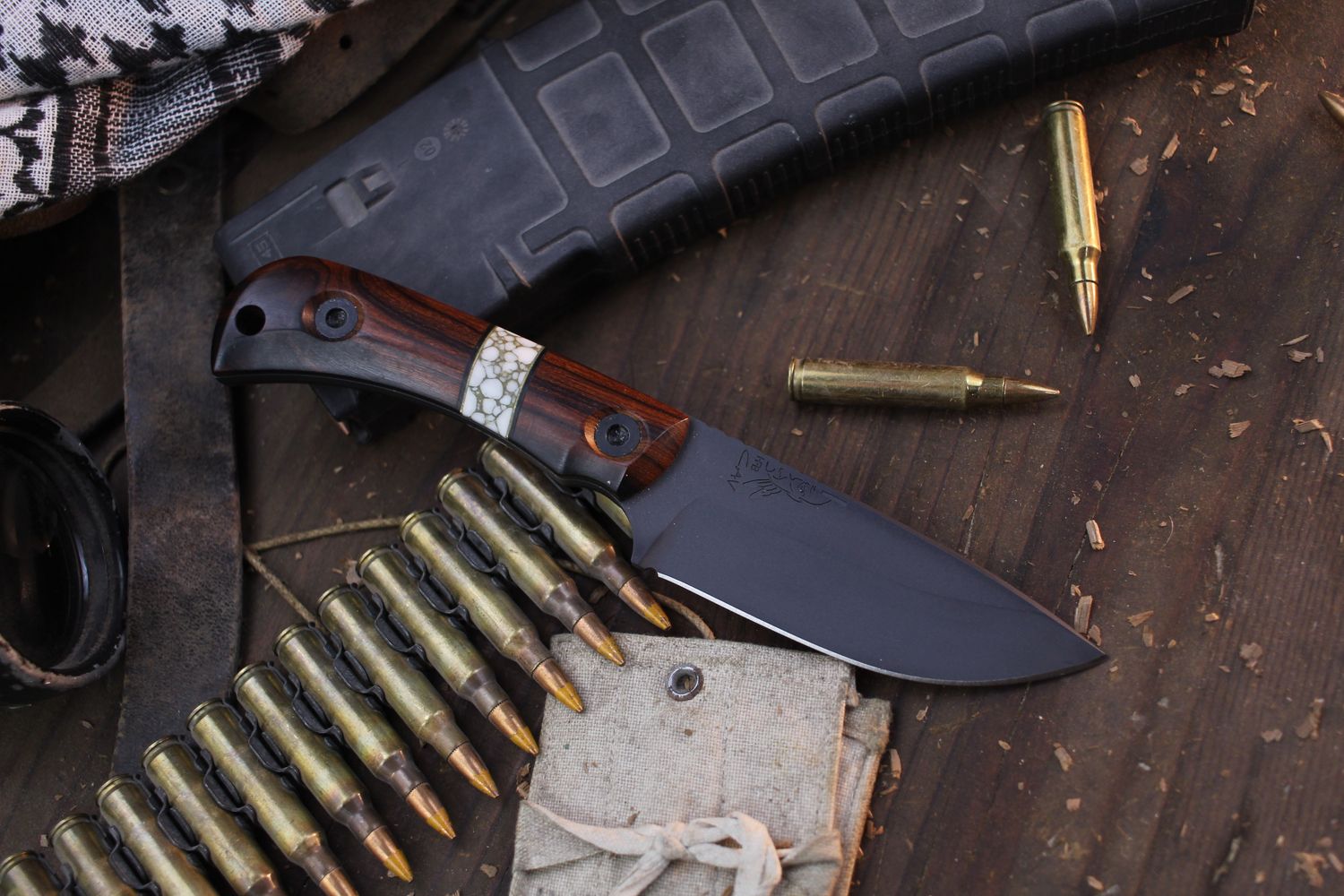 Half Face Blade Cav Jr. 3.5&quot; Fixed Blade / Desert Ironwood &amp; Gold Webbed Tru-Stone / Black Cerakote Magnacut ( Pre Owned )