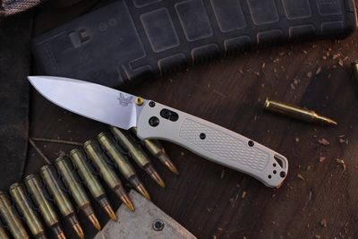 Benchmade Bugout 3.23&quot; AXIS Lock Folder / Tan Grivory / Stonewashed S30V