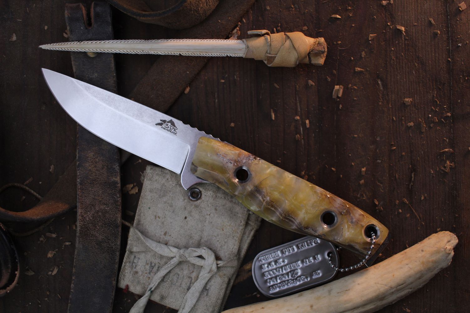 3DK MAK 4&quot; Fixed Drop Point, K110 Blade / Composite Musk Ox Horn &amp; Amber Resin Handle