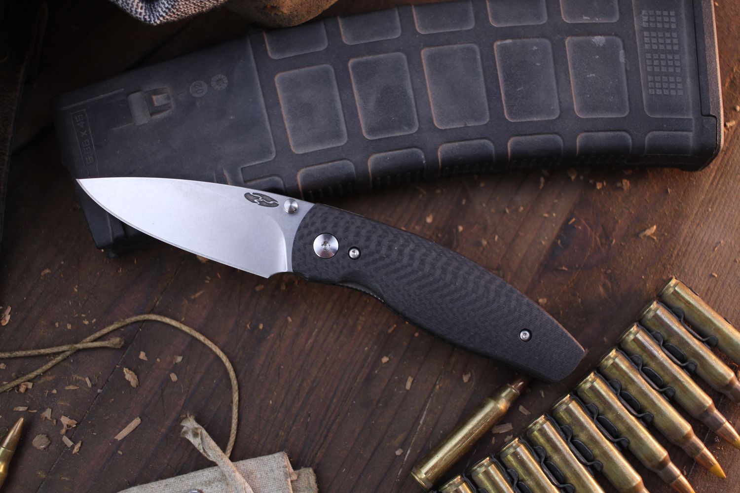 Three Rivers Manufacturing Nuetron 2 3&quot; Linerlock Folder / Carbon Fiber / Stonewashed Magnacut ( Pre Owned )