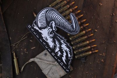 Half Face Blades Rams Head Sticker ( Black On White )