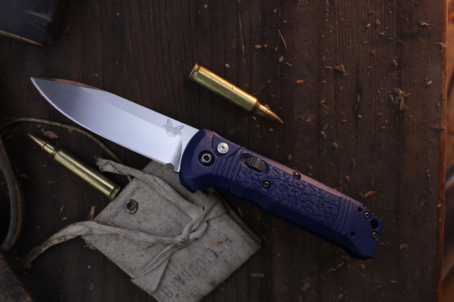 Benchmade Casbah 3.4&quot; Automatic Knife / Black Serrated / Blue Grivory ( Pre Owned)