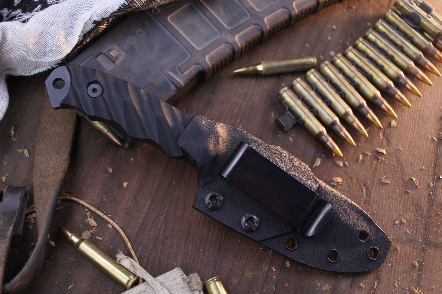 Half Face Blade Disaster Jr. 3.75” Fixed Blade / Black G-10 /  Black Cerakote CPM-3V ( Pre Owned )
