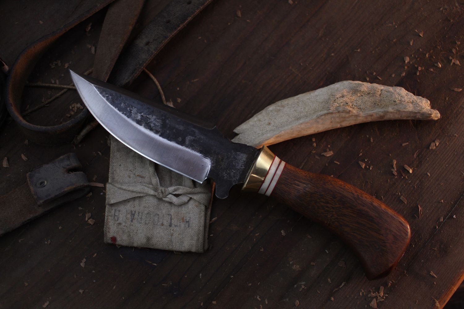 Barrett Knives Small Ranger 5&quot; Fixed Blade / Walnut &amp; Caribou &amp; Brass / Forge Finish 1095