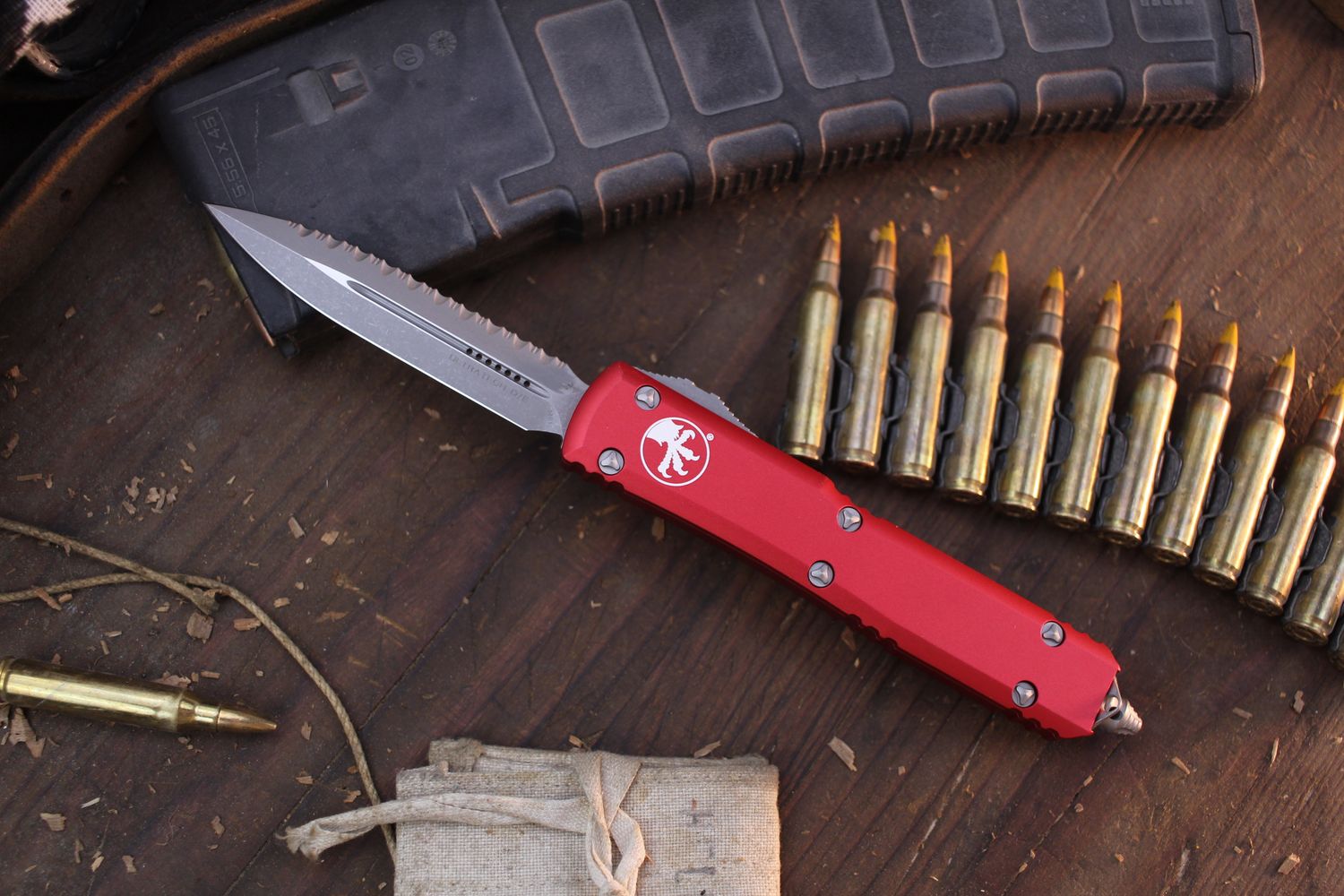 Microtech Ultratech D/E 3.4&quot; AUTO OTF / Red Aluminum / Apocalyptic Full Serrated
