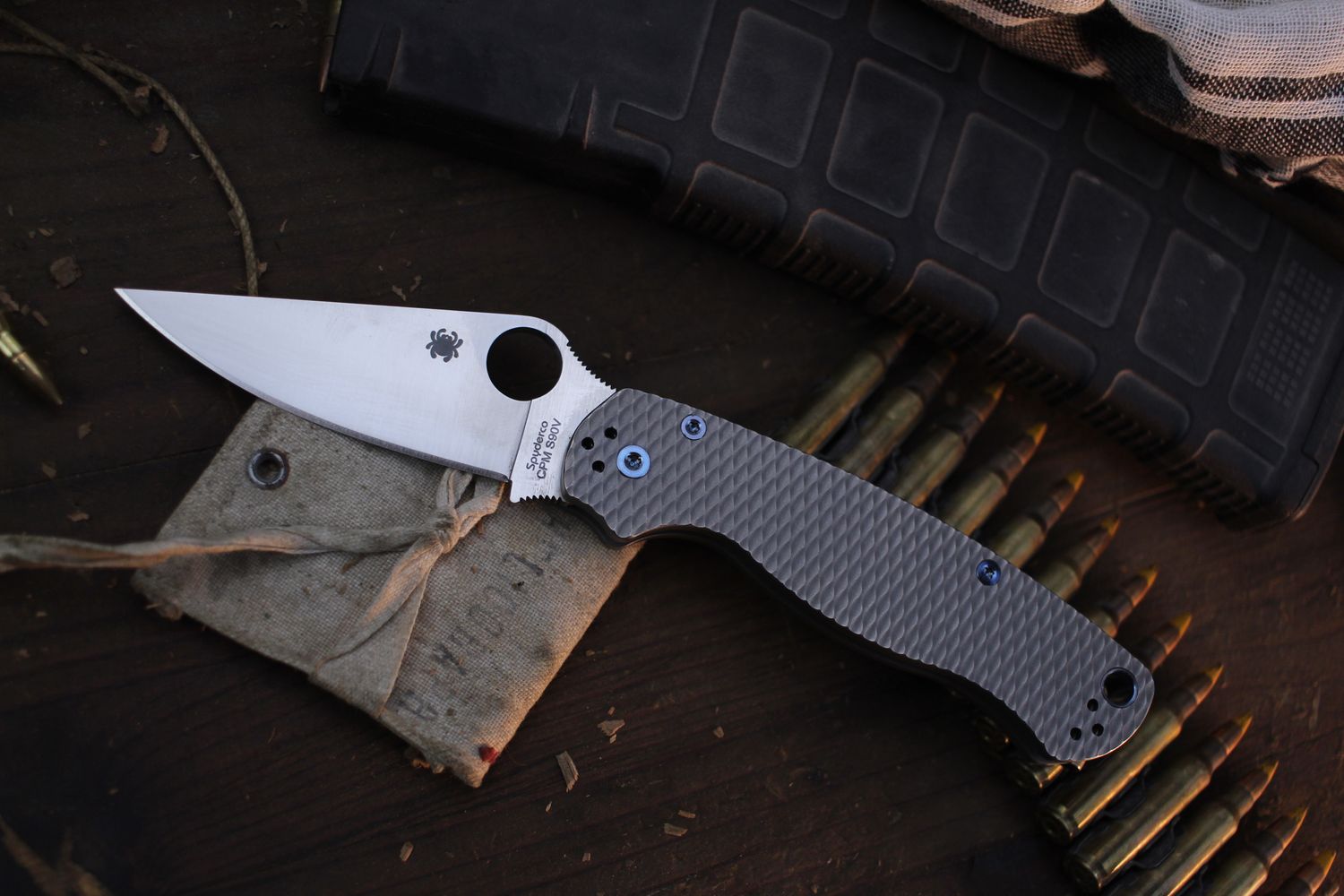 Spyderco Paramilitary 2  3.45&quot; Folding Knife / Custom Knife Garage Titanium / Satin S90V (Pre Owned )
