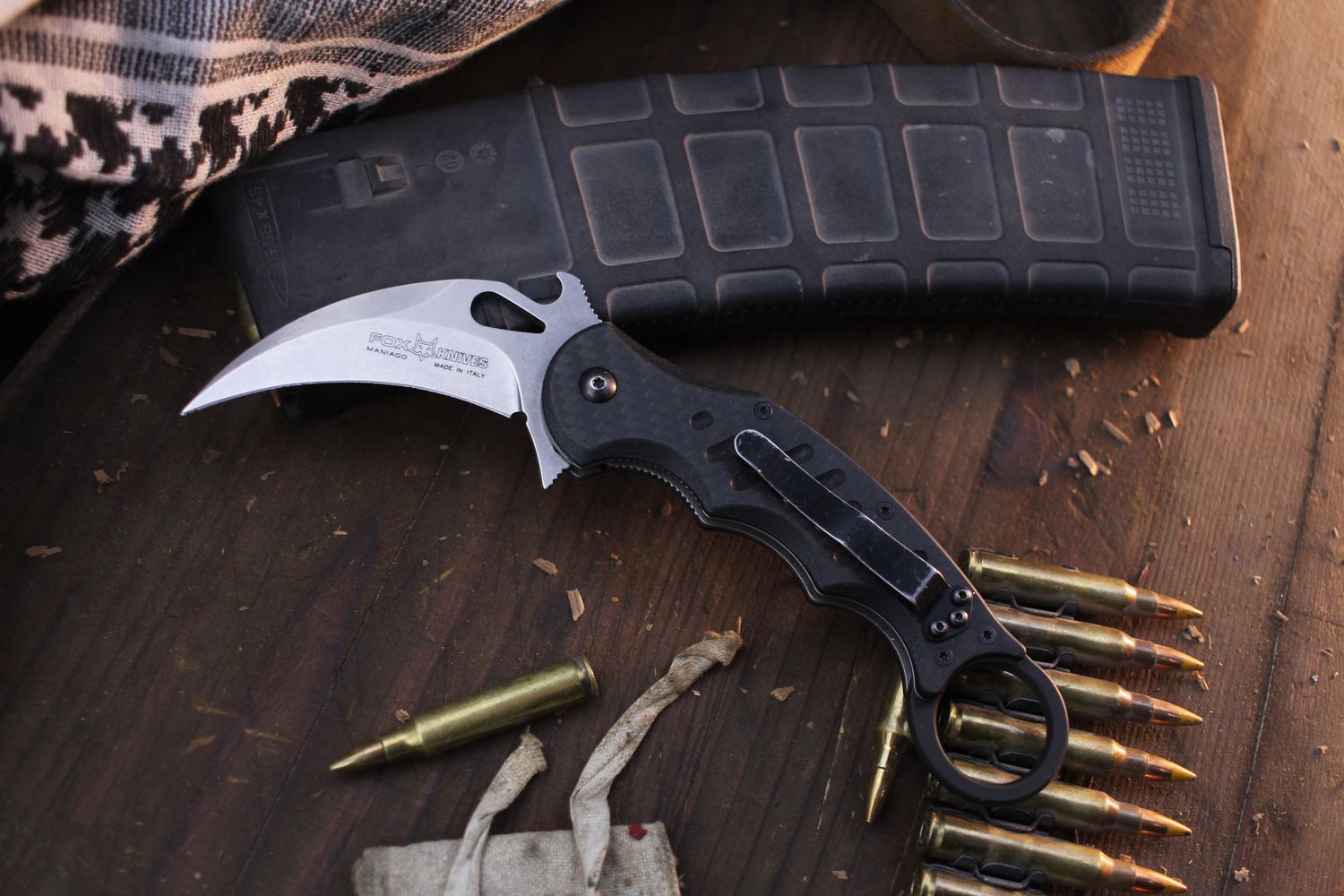 Fox 479 3.2&quot; Framelock Karambit Flipper / Black Carbon Fiber &amp; G-10 / Stonewashed N690Co ( Pre Owned )