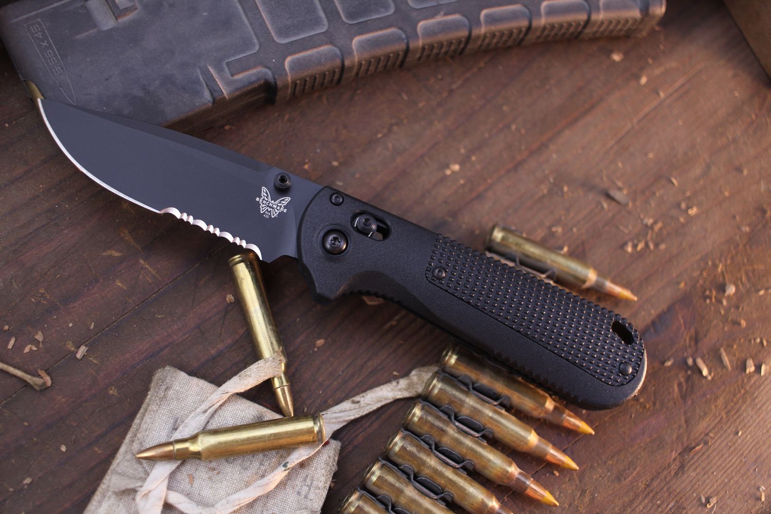 Benchmade Redoubt 3.55&quot; AXIS Folder / Black Grivory / Graphite Black Serrated CPM-D2