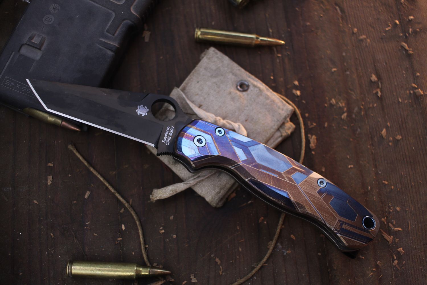 Spyderco Paramilitary 2 3.4&quot; Compression Lock Folder / Fractal Anodized Titanium / Black Tanto S30V ( Pre Owned )