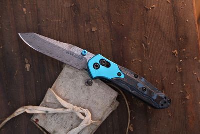 Benchmade Gold Class Mini Osborne 2.92&quot; Axis Lock Folder / Arctic Storm Carbon &amp; Aqua Bolsters / Ægir Damasteel ( Pre Owned )
