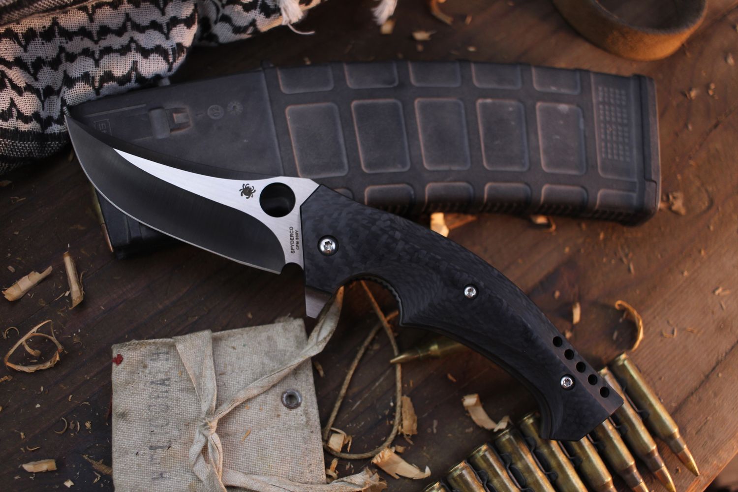 Spyderco Brend &amp; Pirela Mamba 3.75&quot; Linerlock Flipper / Carbon Fiber / Two Tone S30V ( Pre Owned )