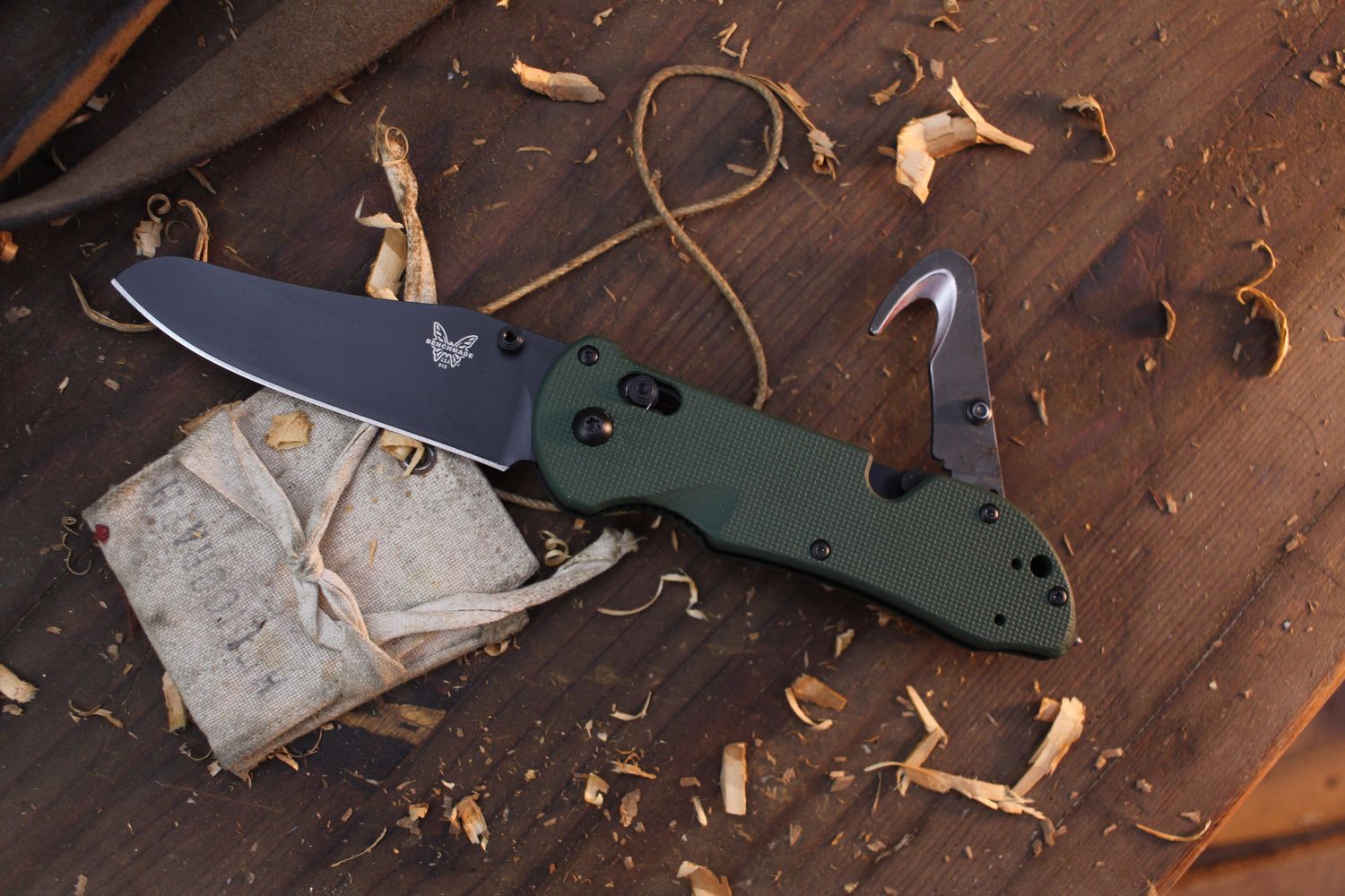Benchmade Triage 3.5&quot; AXIS Lock Knife / Black N690 / Highland Green G10 Scales / Strap Cutter ( Pre Owned )