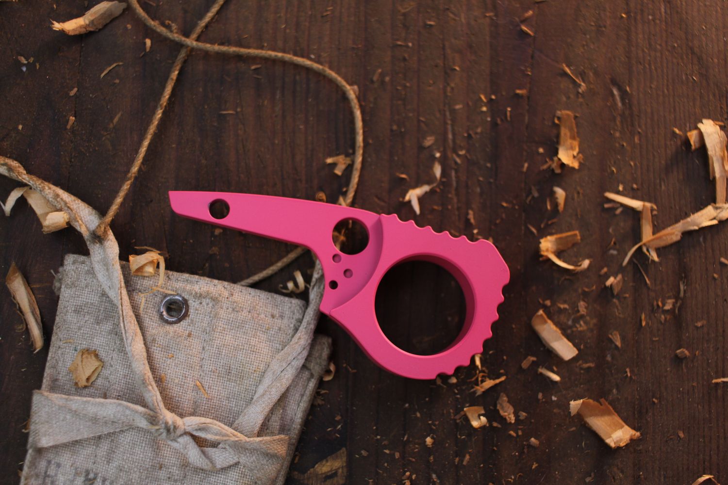 Wise Men Company Signet Ring for Spyderco Paramilitary 2 / Hot Pink Cerakote Aluminum ( Pre Owned )