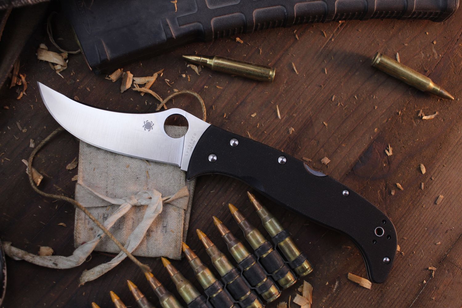 Spyderco Chinook 4 3.8&quot; Lockback Folder / Black G-10 / Satin S30V ( Pre Owned )