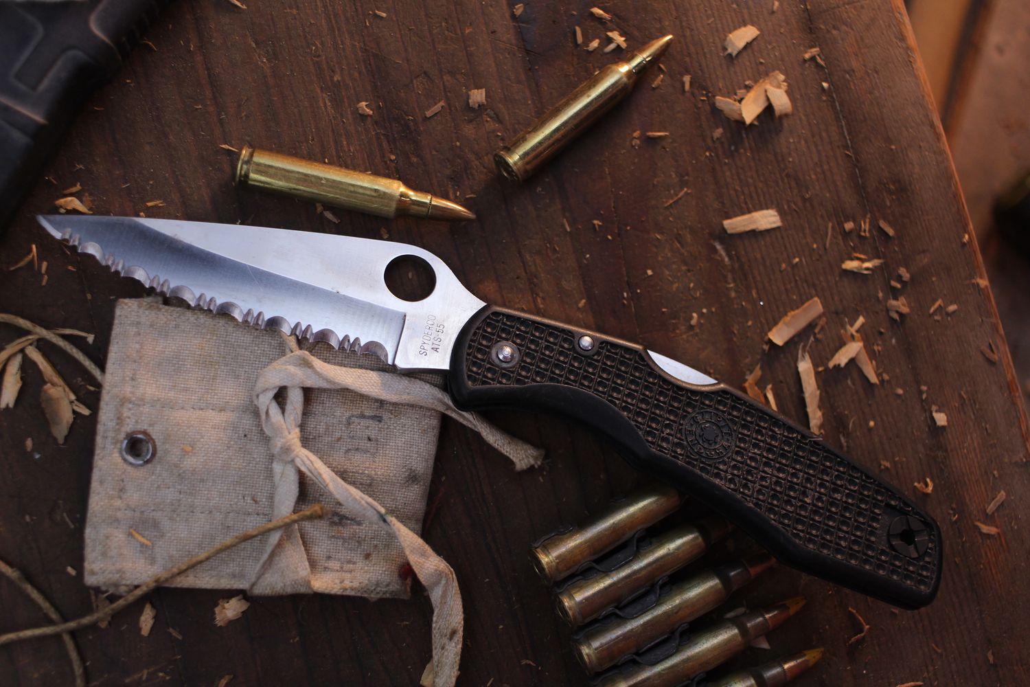 Spyderco Vintage Endura 3.75&quot; Lockback Folder / Black FRN / Satin Fully Serrated ATS-55 ( Pre Owned )