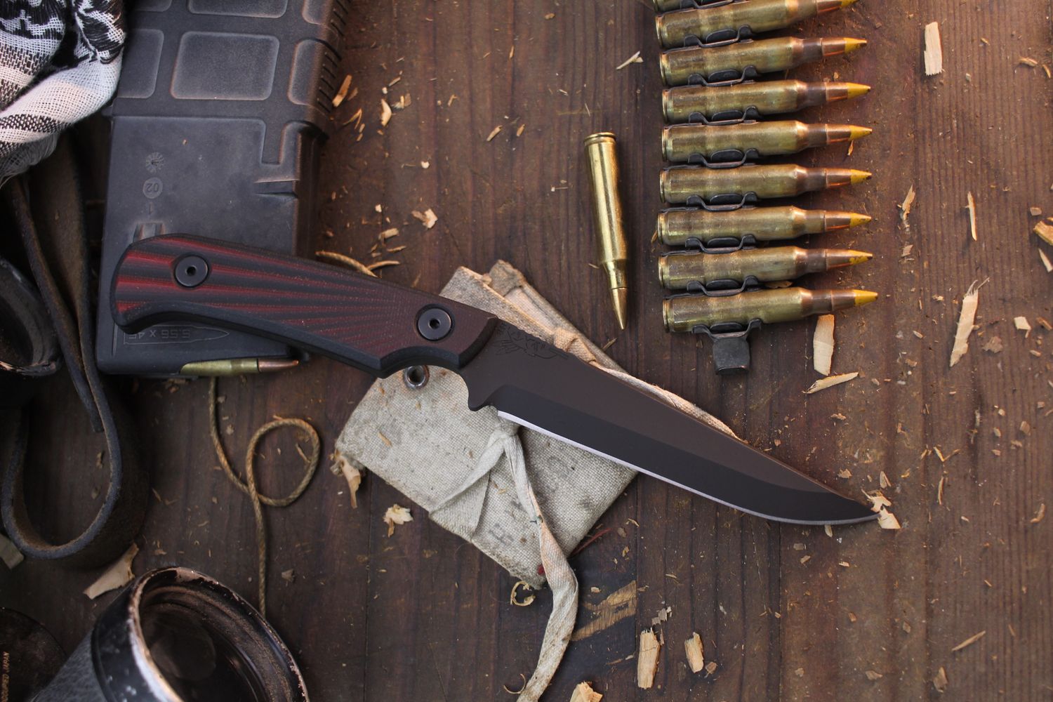 Half Face Blade Boogeyman 4.125&quot; Fixed Blade / Ruby &amp; Black G-10 / Armor Black Cerakote MagnaCut