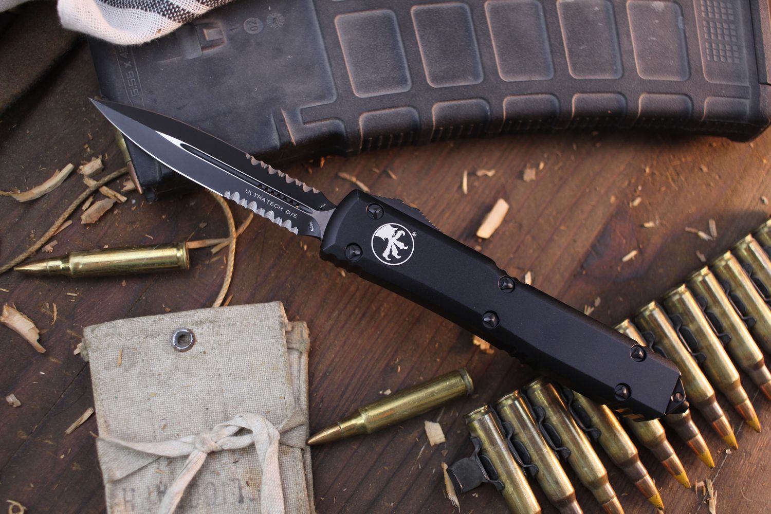 Microtech Ultratech 3.4&quot; D/E Auto OTF / Black Aluminum / Black Serrated ( Pre Owned )