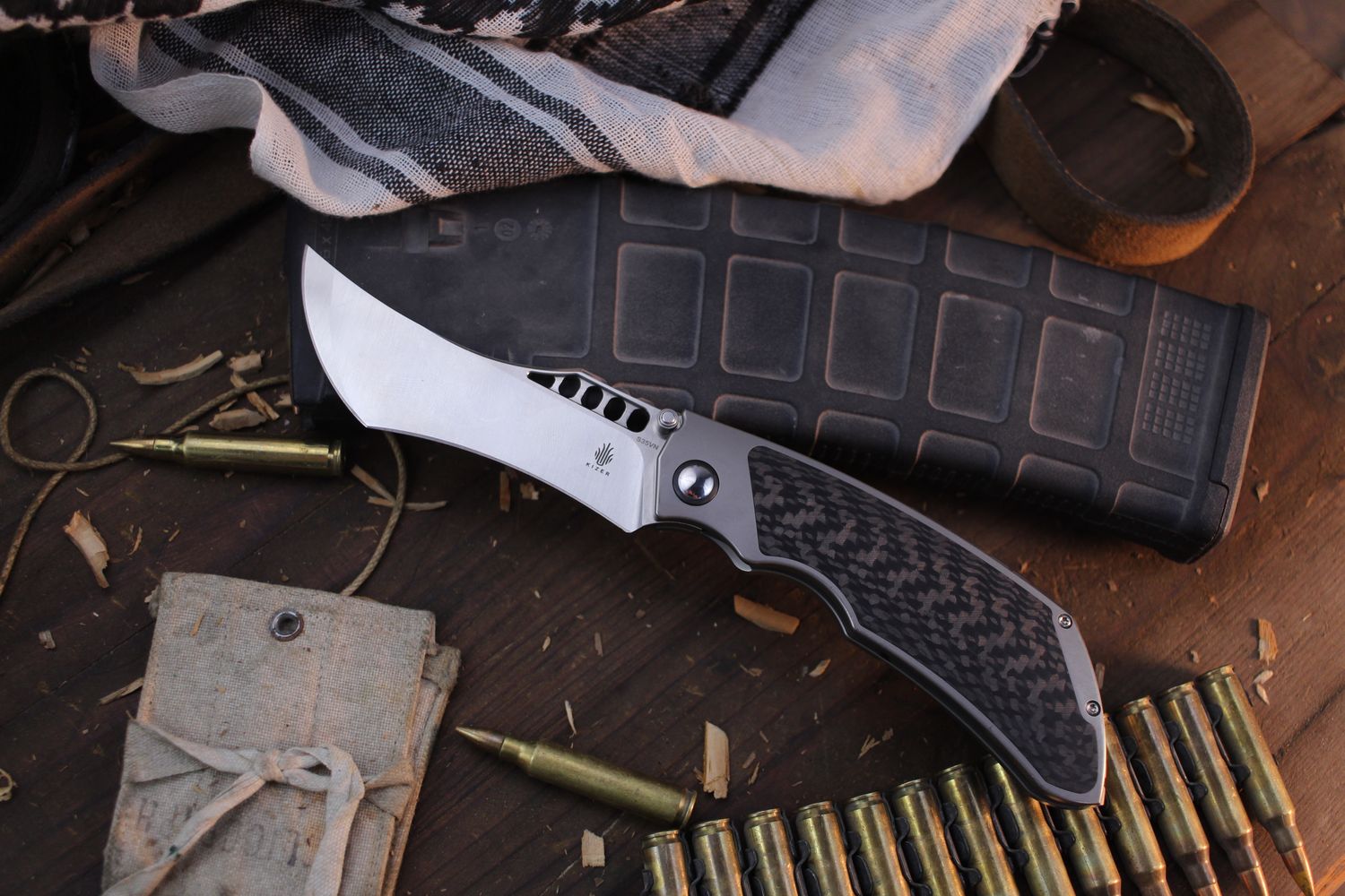 Kizer Huntsman 3.7&quot; Folding Knife / Carbon Fiber &amp; Titanium / S35VN ( Pre Owned )