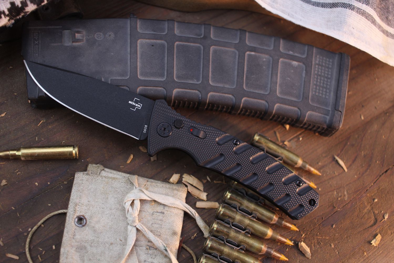 Boker Plus Large Strike 3.6&quot; Auto Button Lock Folder / Black Polymer / Black D2