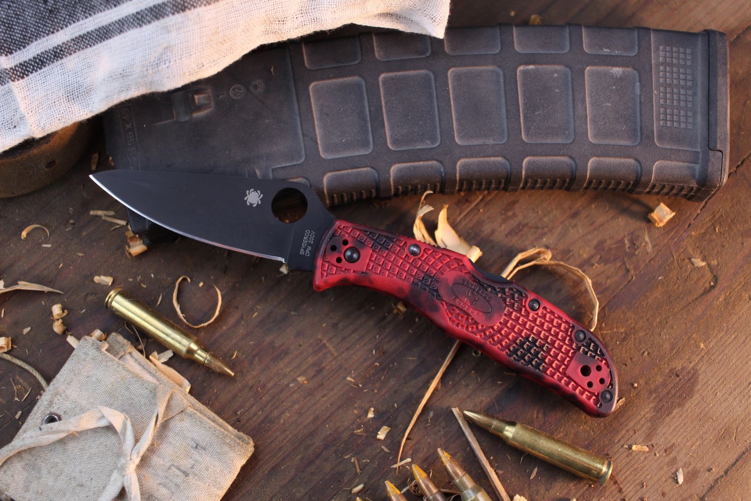 Spyderco Endela 3.41&quot; Lockback Folder / Zome Red &amp; Black FRN / Black 20CV ( Pre Owned )