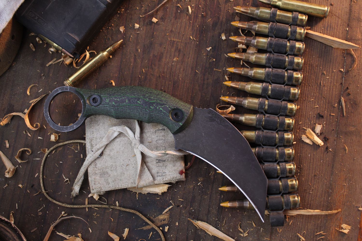 Face Blade Karambito 3&quot; Fixed Blade / Jungle Wear Carbon Fiber / Acid Wash MagnaCut ( Pre Owned )