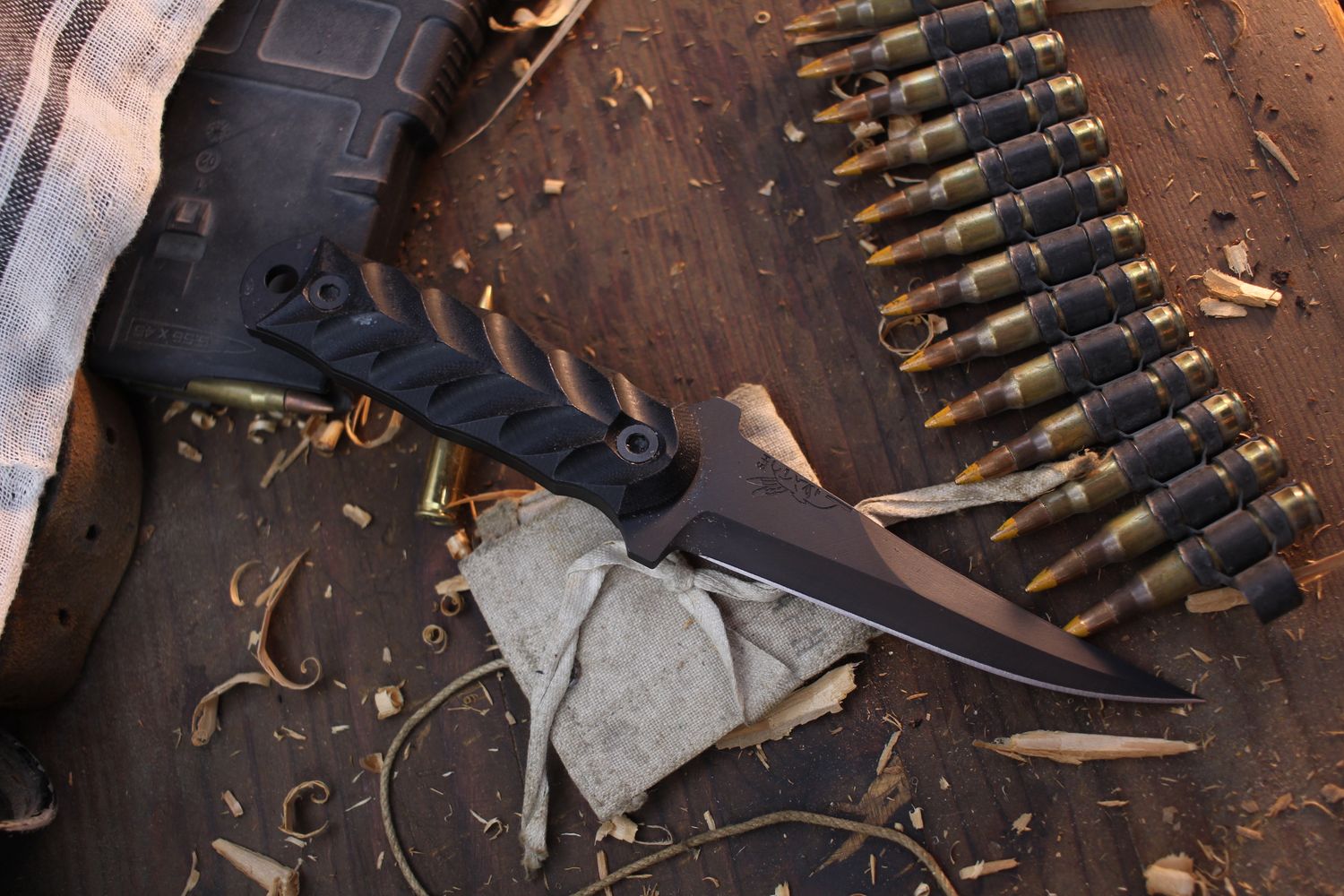Half Face Blade COMBAT 4&quot; Fillet / Black G-10 / Black Cerakote MagnaCut ( Pre Owned )