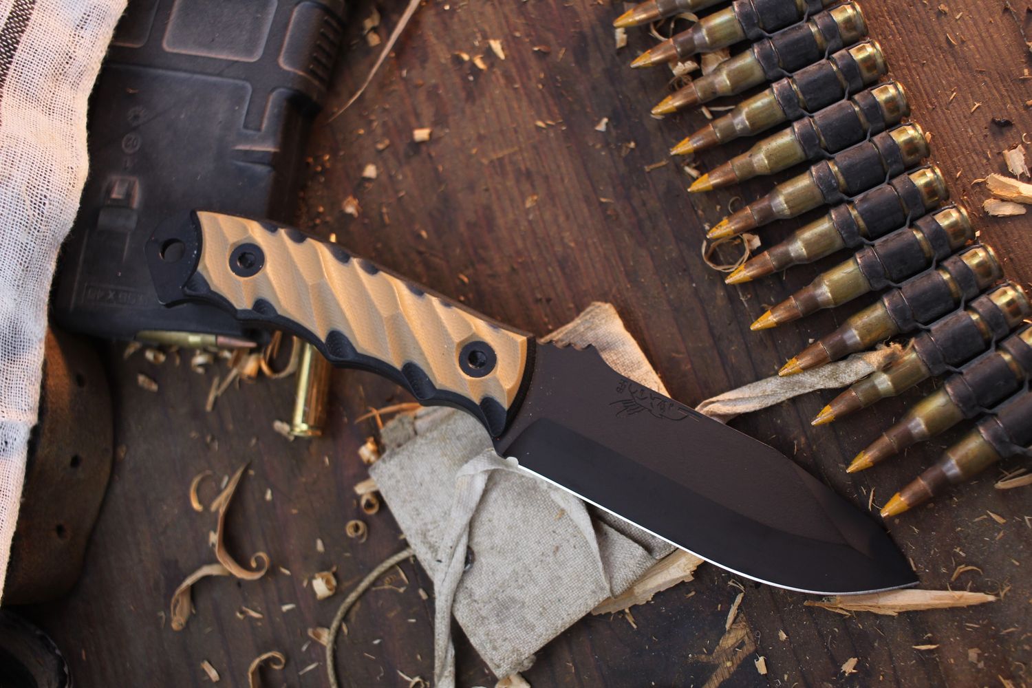 Half Face Blade Disaster Jr. 3.75” Fixed Blade / Contoured Black &amp; Tan G-10 / Black Cerakote Magnacut ( Pre Owned )