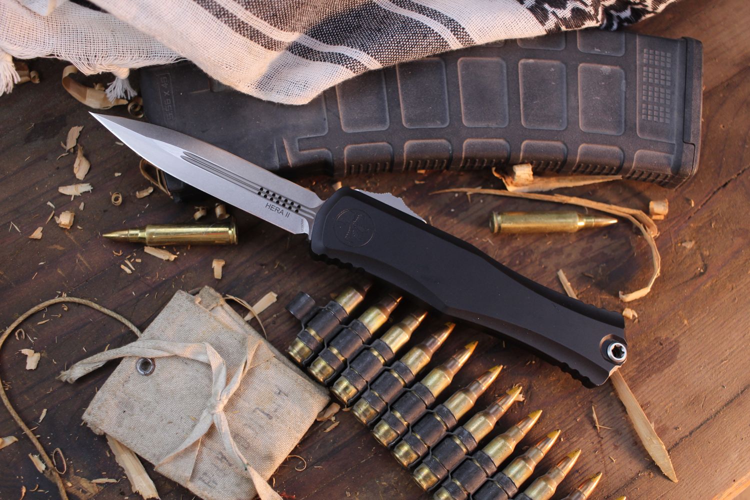 Microtech Hera II 4&quot; D/E OTF Automatic Knife / Deep Engraved Black Aluminum / Satin ( Pre Owned )