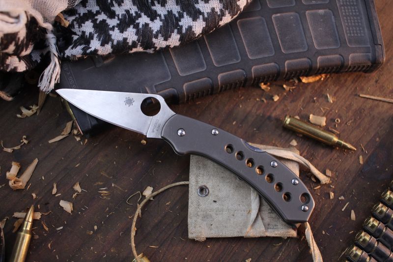 Spyderco LNW Delica 4 2.88&quot; Lockback Folder / MOD 2 Stonewashed Titanium / Satin K390. ( Pre Owned )