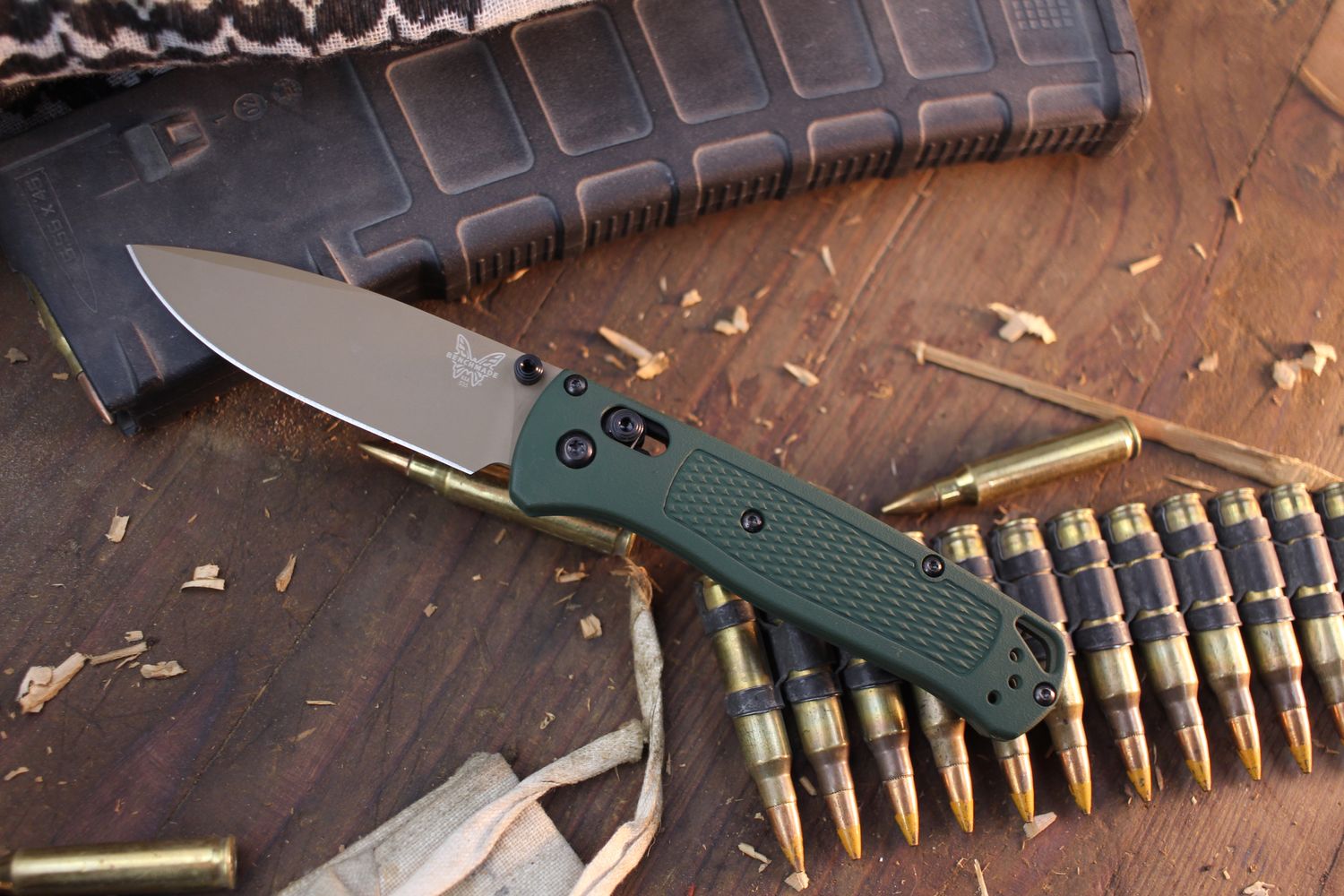 Benchmade Bugout 3.24&quot; AXIS Lock Folder / Sasquatch Green Cerakote Grivory / FDE S30V