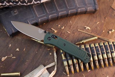 Benchmade Bugout 3.24&quot; AXIS Lock Folder / Sasquatch Green Cerakote Grivory / FDE S30V