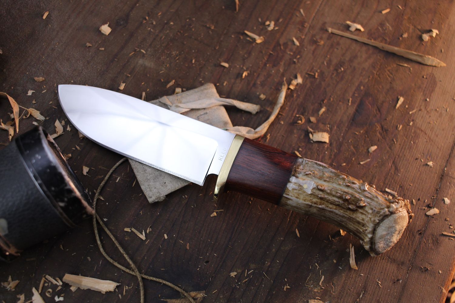 David Reed Groß Jager Messer 4.75&quot; Fixed Blade / Elk Antler &amp; Cocobolo With Brass Single Guard / Satin Drop Point D2