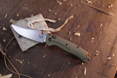 Benchmade Mini Taggedout 3&quot; AXIS Lock Folder / OD Green G-10 / Satin S45VN