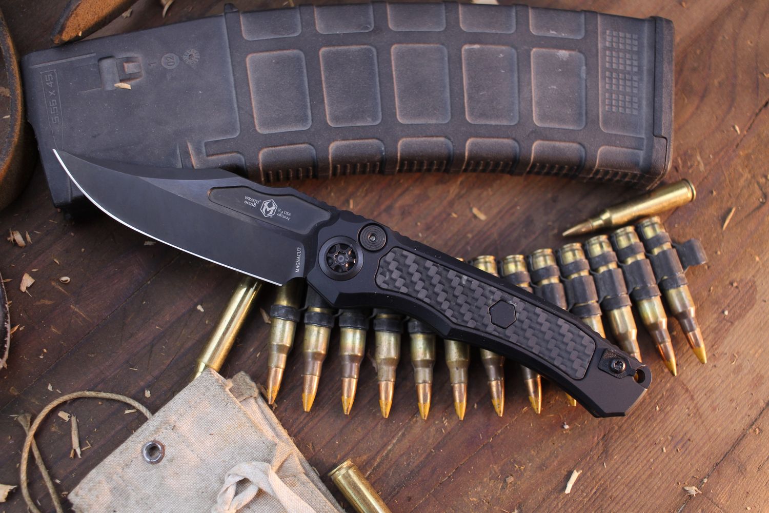 Heretic Knives Wraith 3.625&quot; Auto Button Lock Folder / Aluminum &amp; Glo Carbon Fiber / Black DLC MagnaCut ( Pre Owned )
