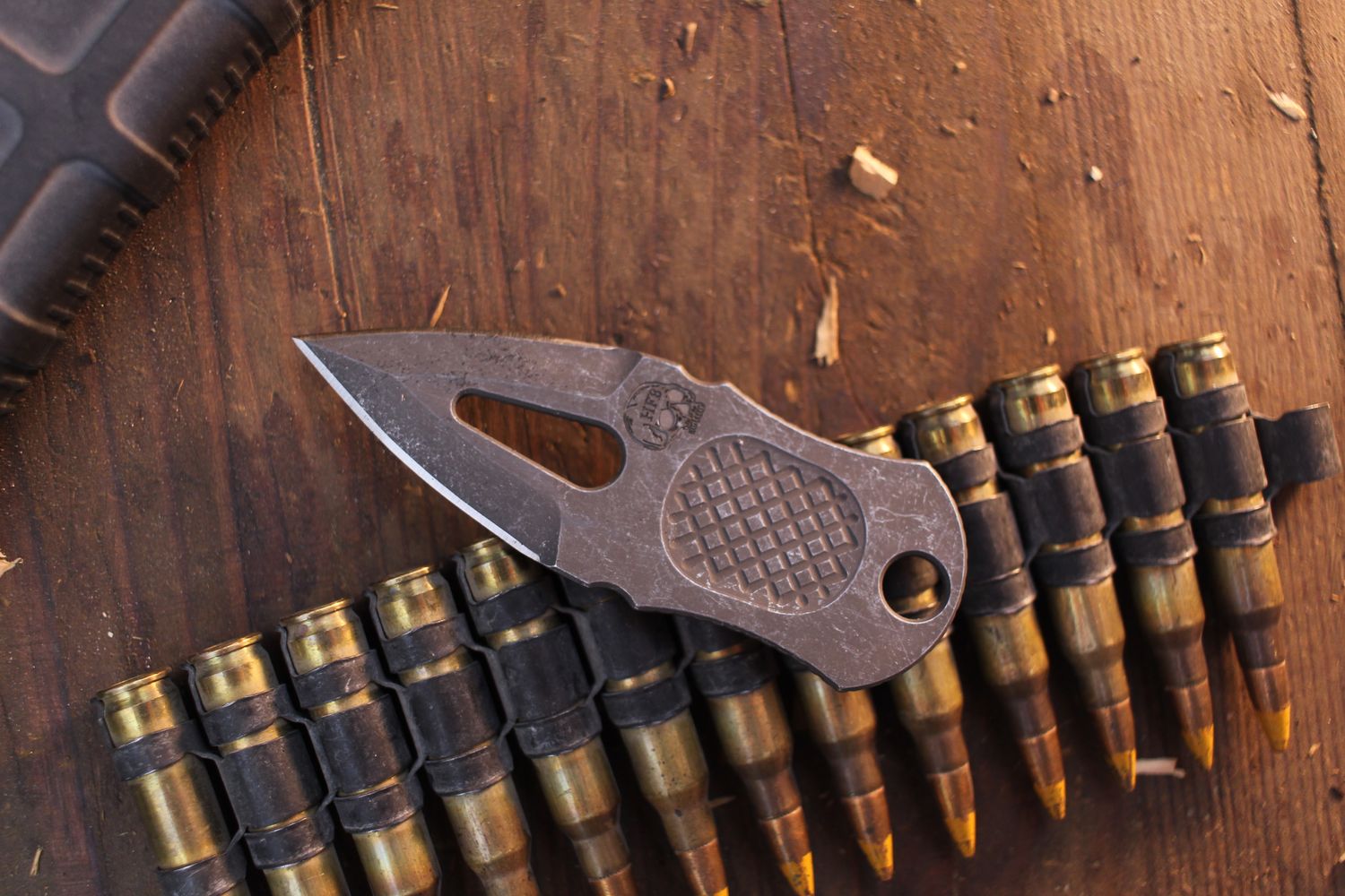 Half Face Blade Lapel 1.6&quot; Fixed Dagger / Acid Washed S45VN