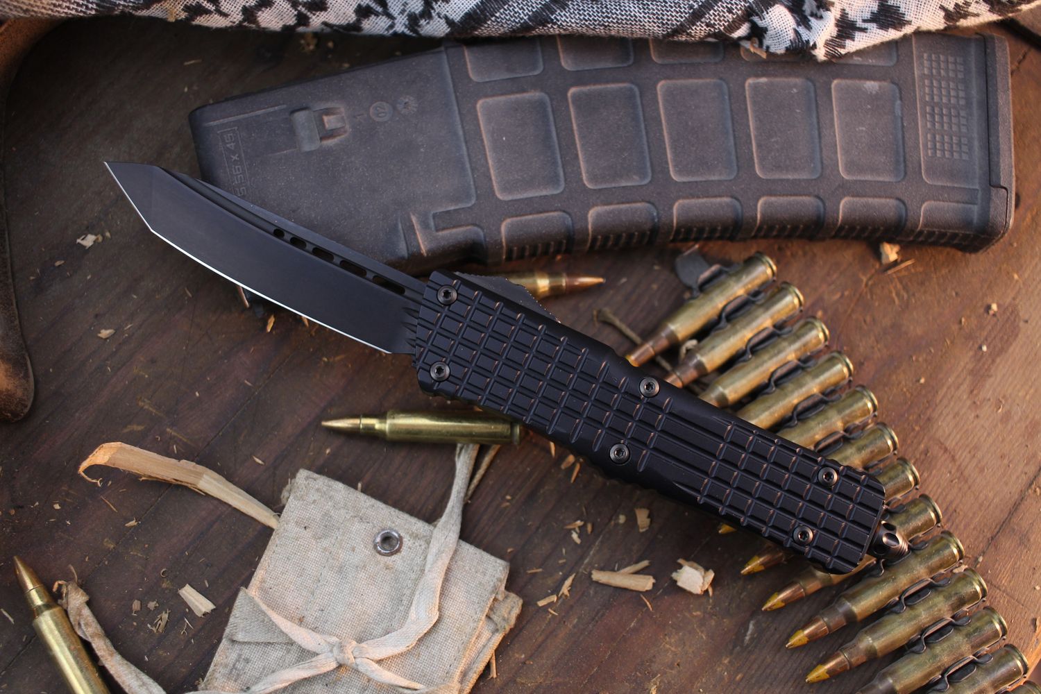 Microtech Signature Series Combat Troodon T/E 3.82&quot; OTF AUTO / Black Frag Aluminum / Black DLC ( Pre Owned )