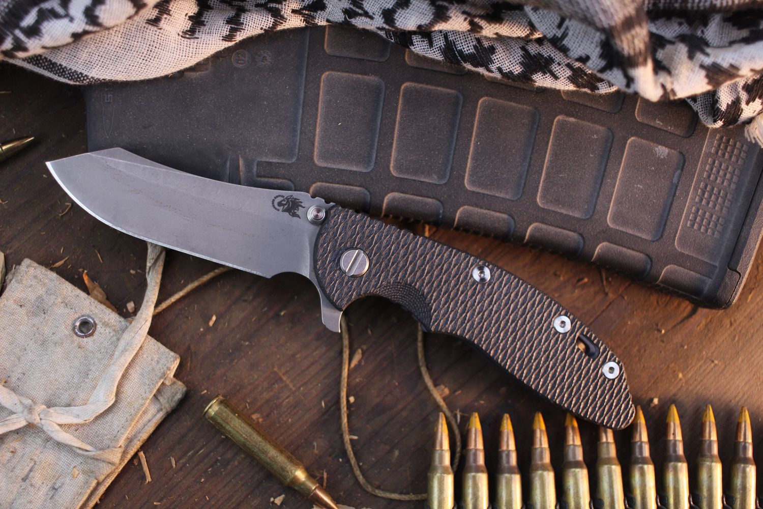 Hinderer XM-18 Skinner 3.5&quot; Framelock Flipper / Black G-10 &amp; Battle Blue Titanium / Working Finish S45VN ( Pre Owned )