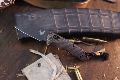 Benchmade Auto Immunity 2.5&quot; AXIS Lock Auto Folder / Flat Dark Earth Aluminum / Black M4 ( Pre Owned )