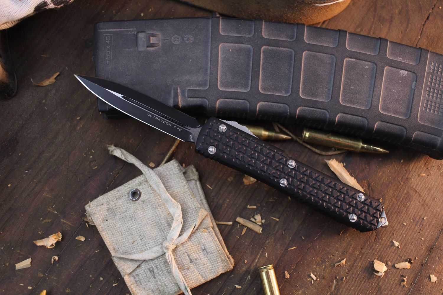 Microtech Ultratech D/E 3.4&quot; OTF AUTO / Black Tri-Grip Aluminum / Black Elmax  ( Pre Owned )